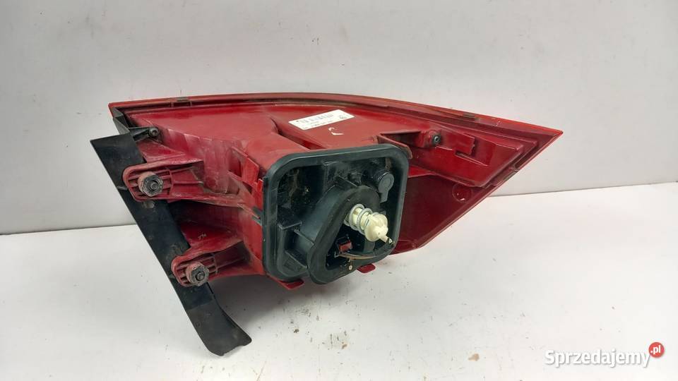 VW PASSAT B7 SEDAN LAMPA TYŁ PRAWA Oświetlenie Zbierkowo sprzedam