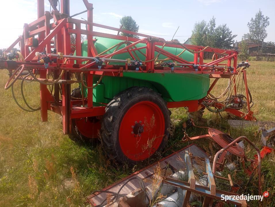 Opryskiwacz ciągany Moskit 2000l belka 15 Radom