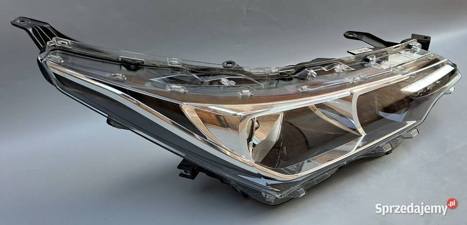 Reflektor Prawy Toyota Corolla E16 E18 Lift dolnośląskie Mielęcin