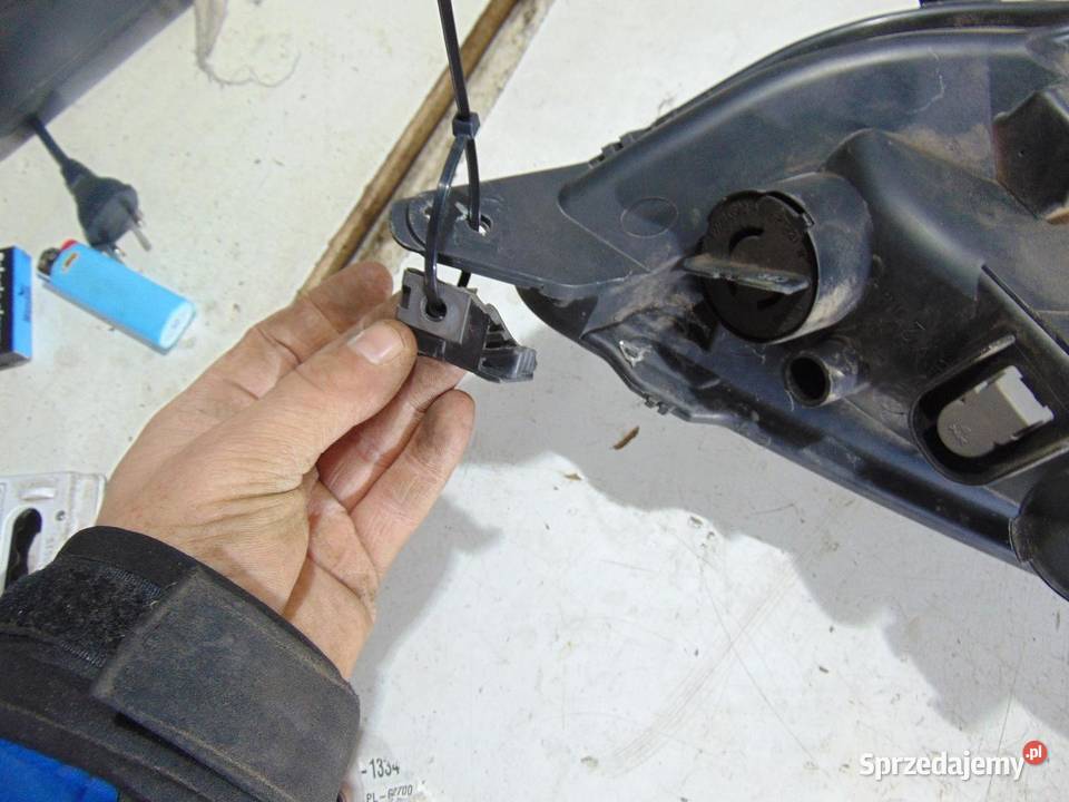 LAMPA PRAWY PRZÓD RENAULT SCENIC III 260100023R