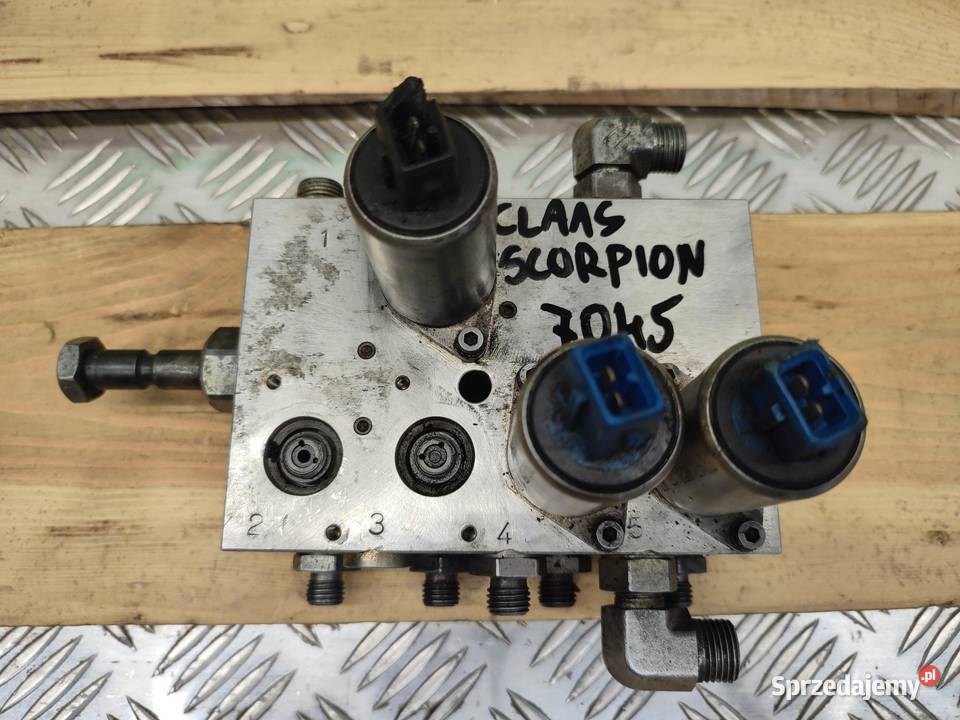 Rozdzielacz hydrauliczny CLAAS Scorpion 7045 Motoryzacja Wilkowo sprzedam