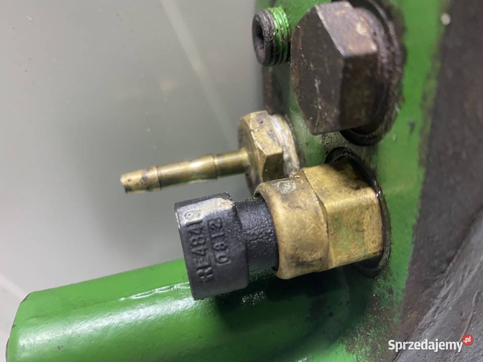 OBUDOWA TERMOSTATU JOHN DEERE 7750 DZ103635