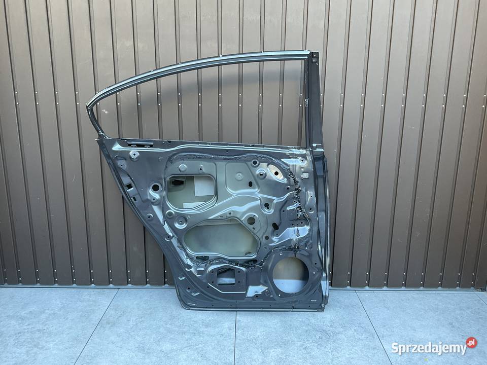 TOYOTA AVENSIS T27 SEDAN 0918 DRZWI LEWY TYŁ Pleszew