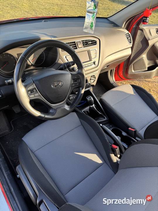 Hyundai i20 czerwony