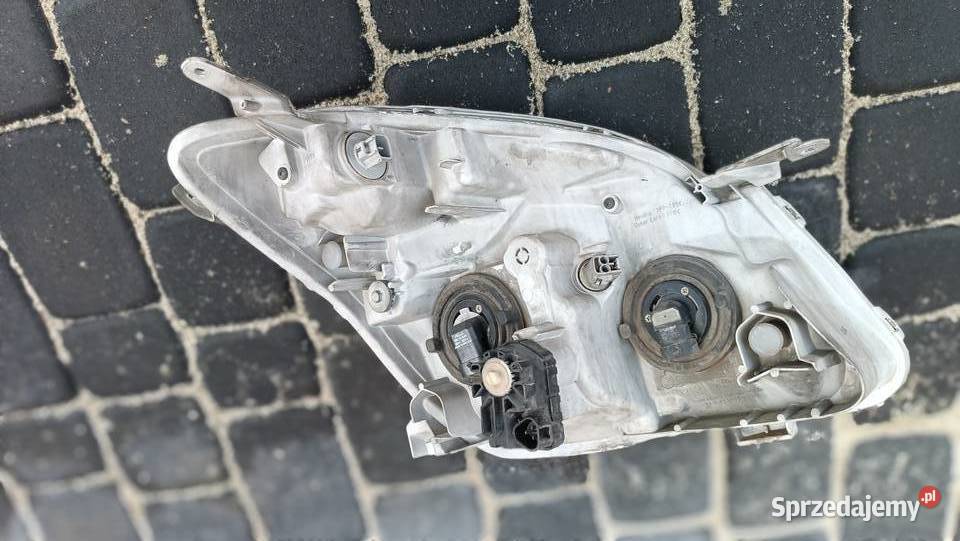 Lampa lewa przednia Toyota Corolla Verso I EU osobowe Lampy przednie Radłów