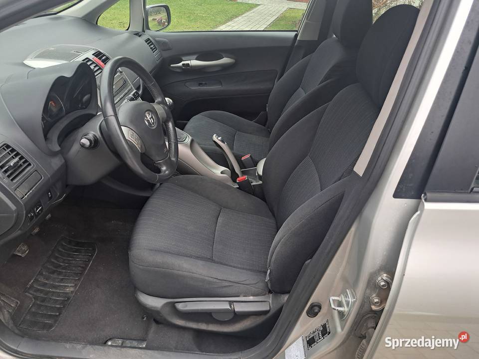 Toyota Auris 14 Benzyna Ostrów-Kolonia