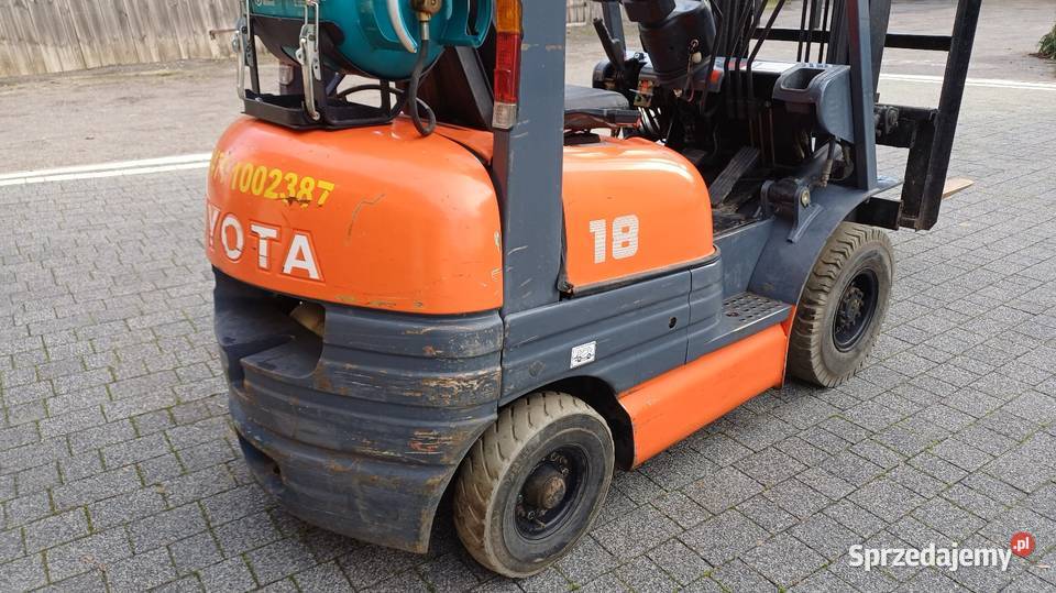 Wózek widłowy TOYOTA FGF18 posiada przesuw Wózki widłowe Miechów sprzedam