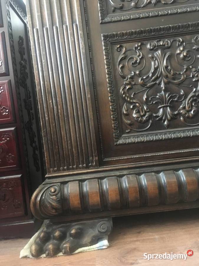 Szafa na lwich łapach z XIX wieku Kąty Wrocławskie