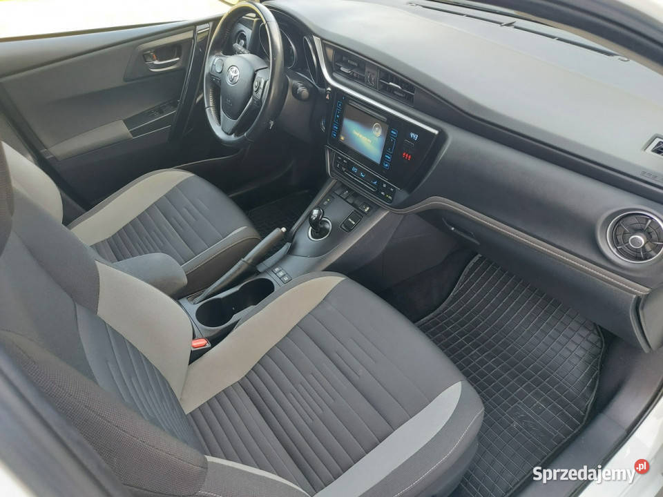 Toyota Auris 18 hybrid climatronic kamera grzane przyciemniane szyby Auris Drelów