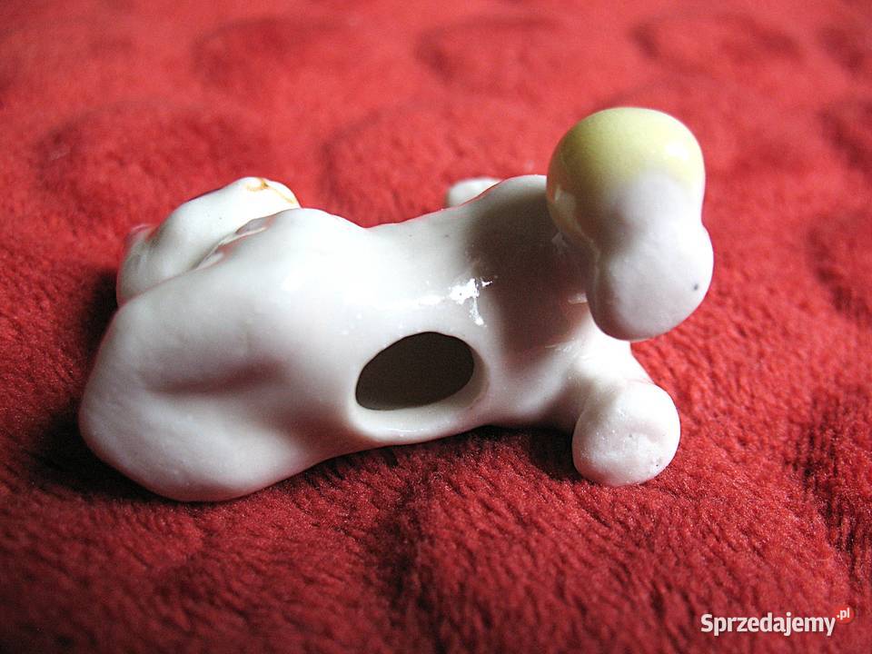 Kot mały kotek z piłką porcelana 35 x 45 x 3 biały Figurki i rzeźby Siedlce