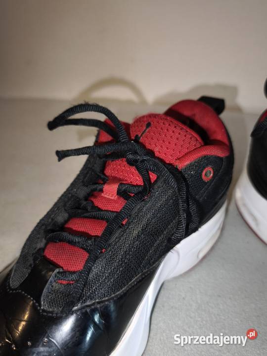 Buty Jordan w czarnoczerwonej kolorystyce Legionowo
