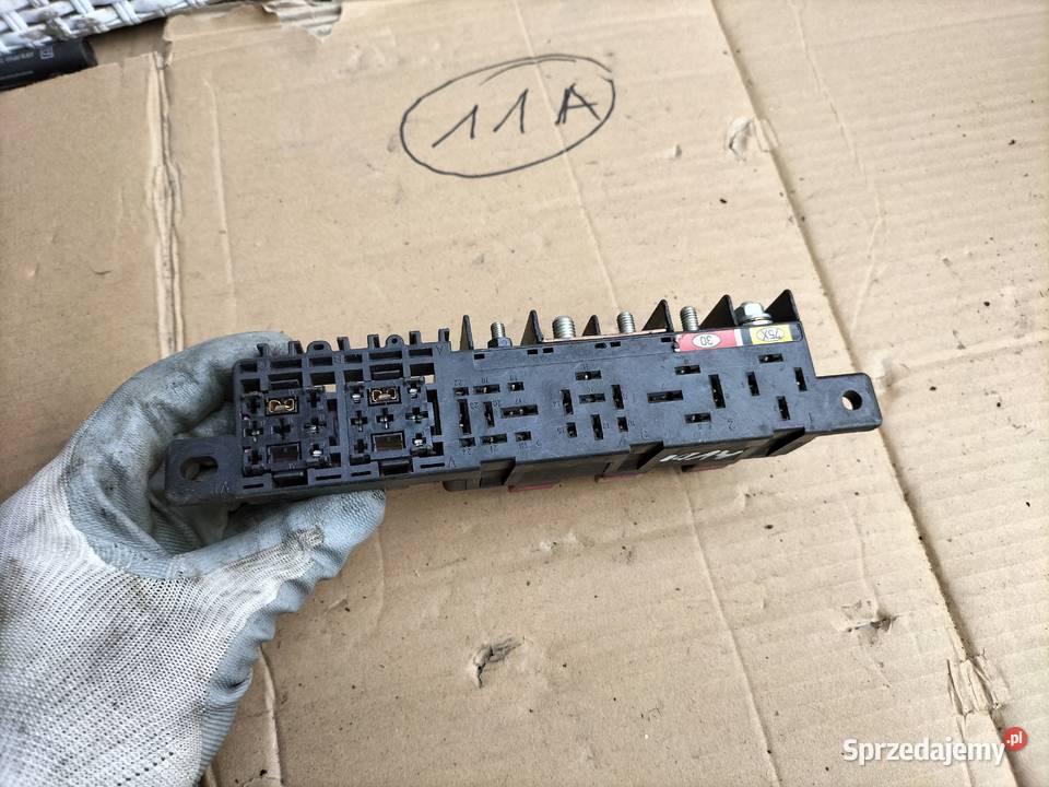 AUDI VW LISTWA RAMKA OBUDOWA UCHWYT PRZEKAŹNIKÓW Części samochodowe Kamień-Kolonia