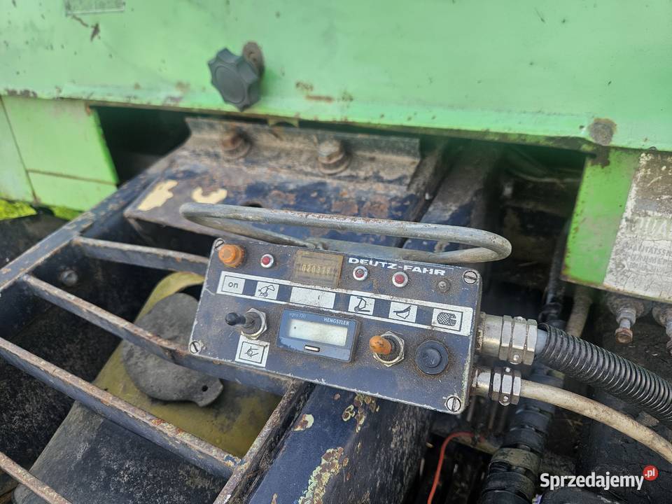 Prasę DeutzFahr 230