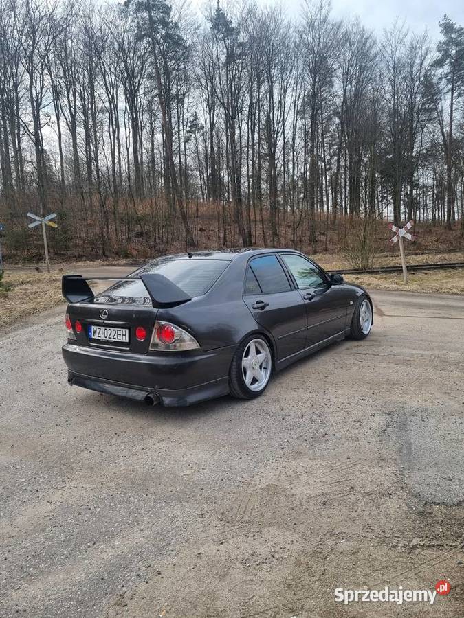 Lexus is 200 Sierakowice