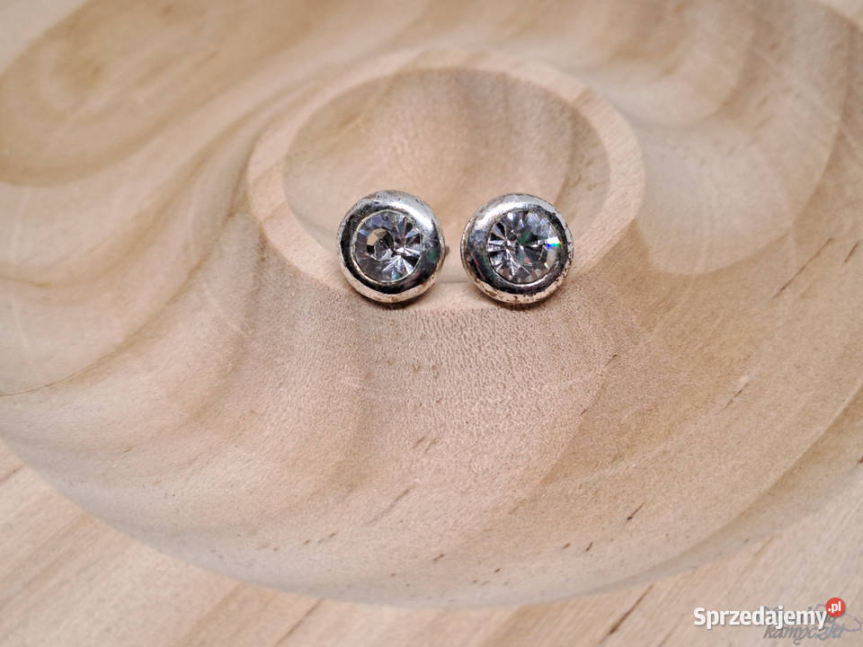Kolczyki sztyfty w kolorze srebrnym z cyrkonią
