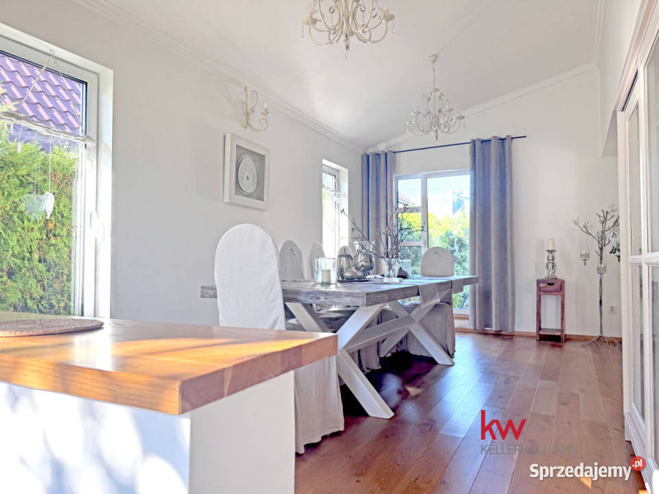 sprzedaży domu wolnostojącego 280m2 Janów dachówka Domy