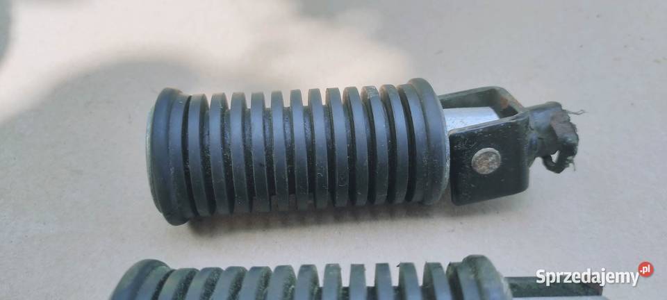 Suzuki Intruder 125 podnóżek podnóżki tył