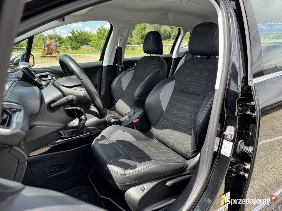 Peugeot 2008 12 BENZYNA Klimatronik Nawigacja 110KM Konin sprzedam