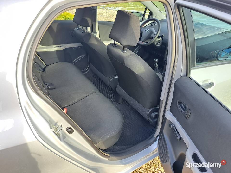 Toyota Yaris 133 vvti 2010r klimatyzacja Yaris Tychy sprzedam