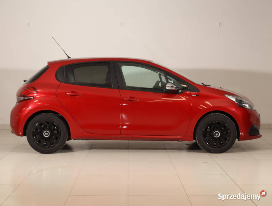 Peugeot 208 12 PureTech czerwony 208 Piaseczno