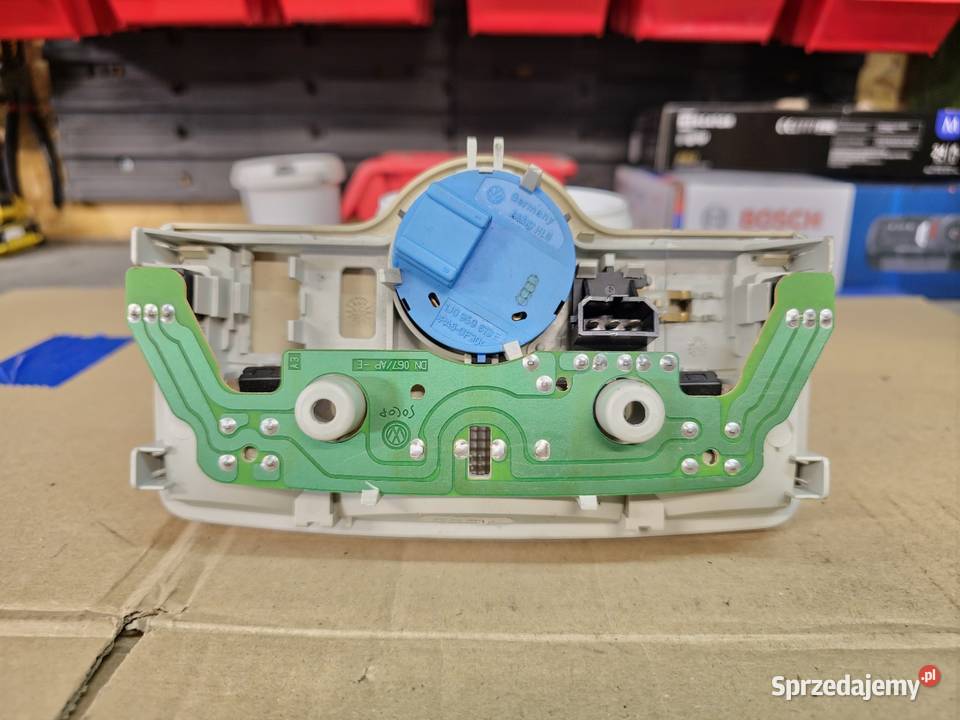 Lampka Podsufitki Beżowa Szyberdach VW Golf IV Klępicz