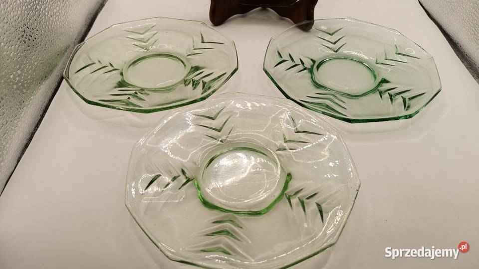 Szkło zielone cztery talerzyki podstawki Zamość