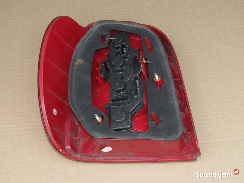 LAMPA TYLNA LEWAPRAWA VOLKSWAGEN POLO 6N2 LIFT Rok produkcji 2001