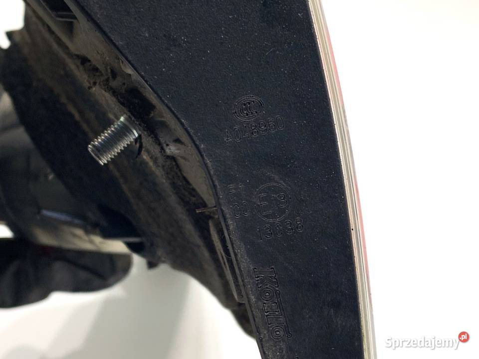 LAMPA TYŁ PRAWA WEWNĘTRZNA LEXUS CT Hatchback osobowe