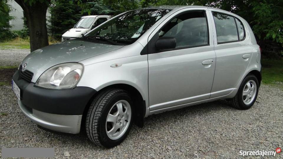 Тойота yaris 2000