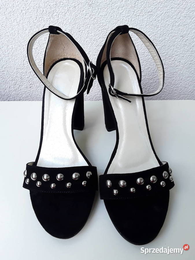 Zamszowe sandałki na obcasie r39