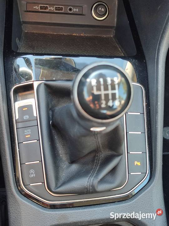 Golf sportsvan 10 B navi kamera 133000 sprzedam