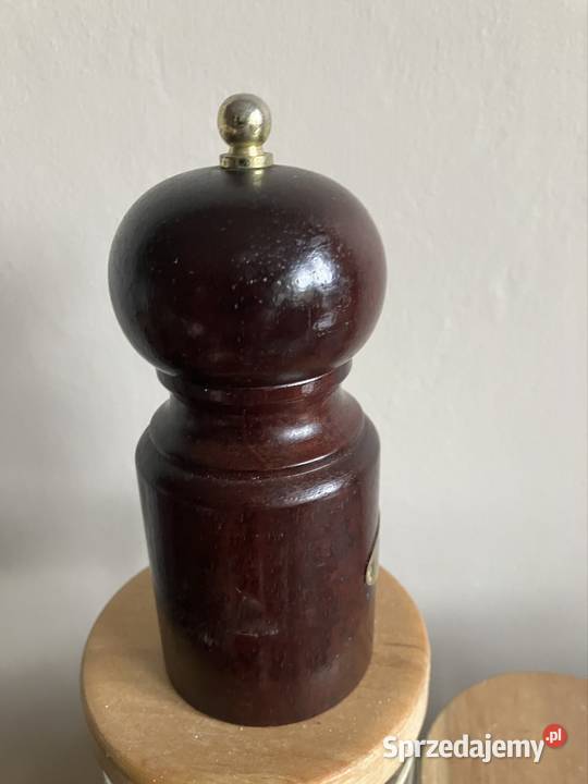 Drewniany młynek do pieprzu Jawor