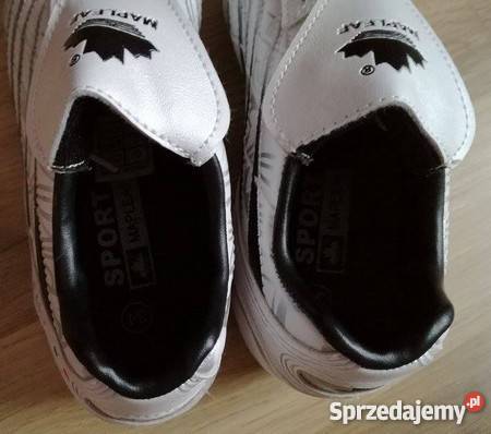 Buty korki chłopiece 34 Mapleaf biale futbol Sportowe Janów Lubelski sprzedam