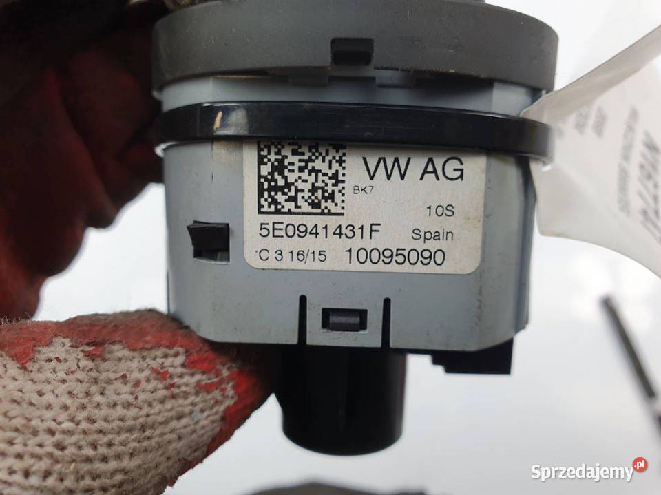 WŁĄCZNIK ŚWIATEŁ SKODA OCTAVIA III 4E0941431F osobowe Lipno