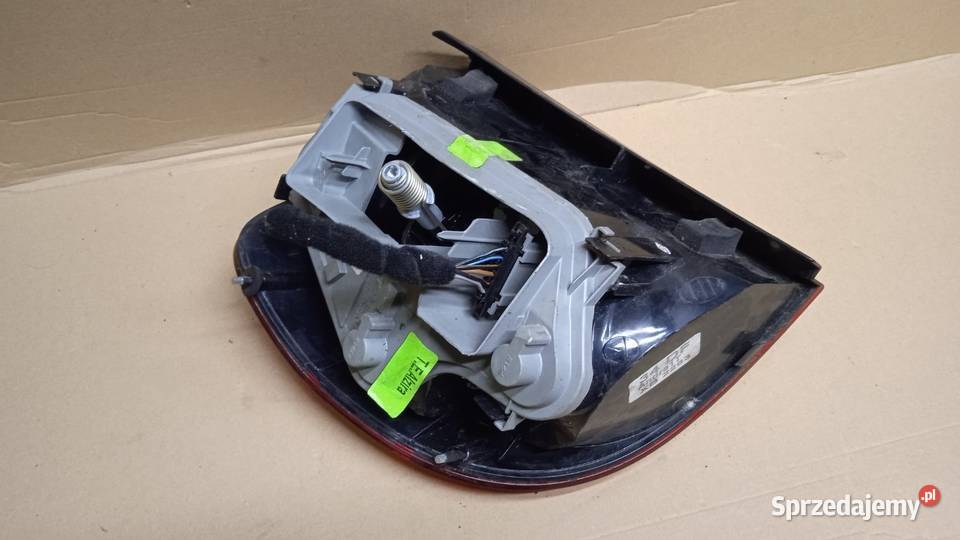 VW FOX I HB LAMPA TYŁ PRAWA osobowe Światła stop Zbierkowo