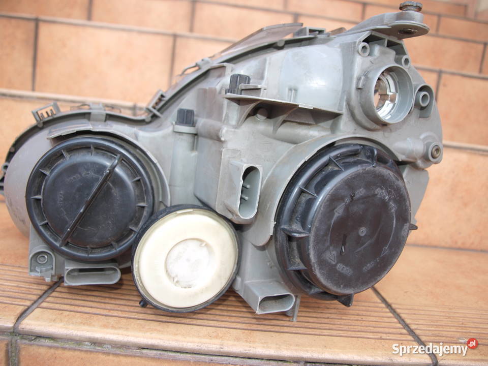 Mercedes C klasa W203 lampa prawa przód zwykła