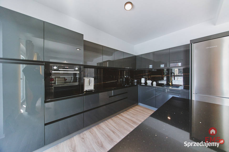 Dom wolnostojący 890m2 Raczki