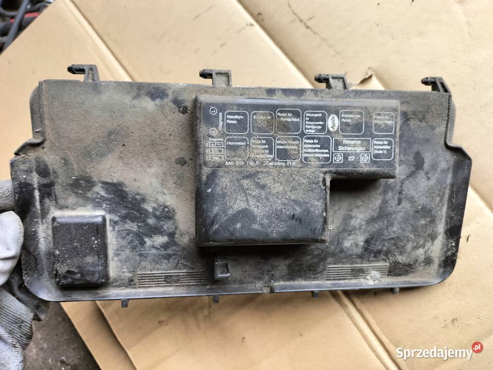 AUDI 80 B3 80B3 80B4 KLAPKA OSŁONA SKRZYNKI Kamień-Kolonia