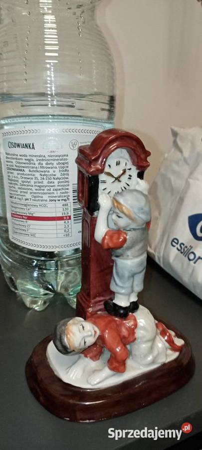 Figurka ceramiczna dzieci z zegarem Żary