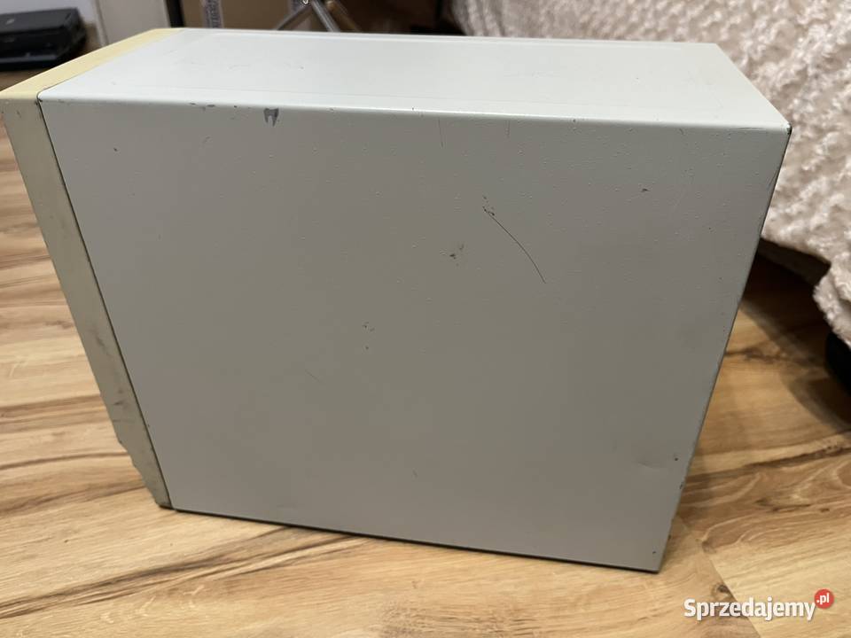 Zabytkowy komputer PC AT Pentium 100 MHz Klasy Pentium III i słabsze