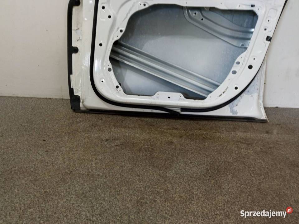 DRZWI PRAWE PRZÓD 149 MercedesBenz Eklasa V