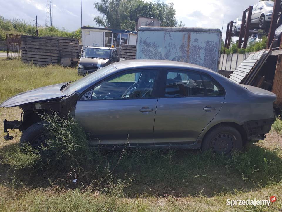 VW Jetta cała na części 2005 Rok produkcji 2005 Międzychód