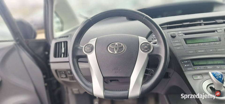 Toyota Prius executive mały przbieg super stan serwisowany w ASO Lębork sprzedam