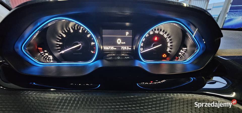 Piękny Peugeot 2008 gniazdo USB