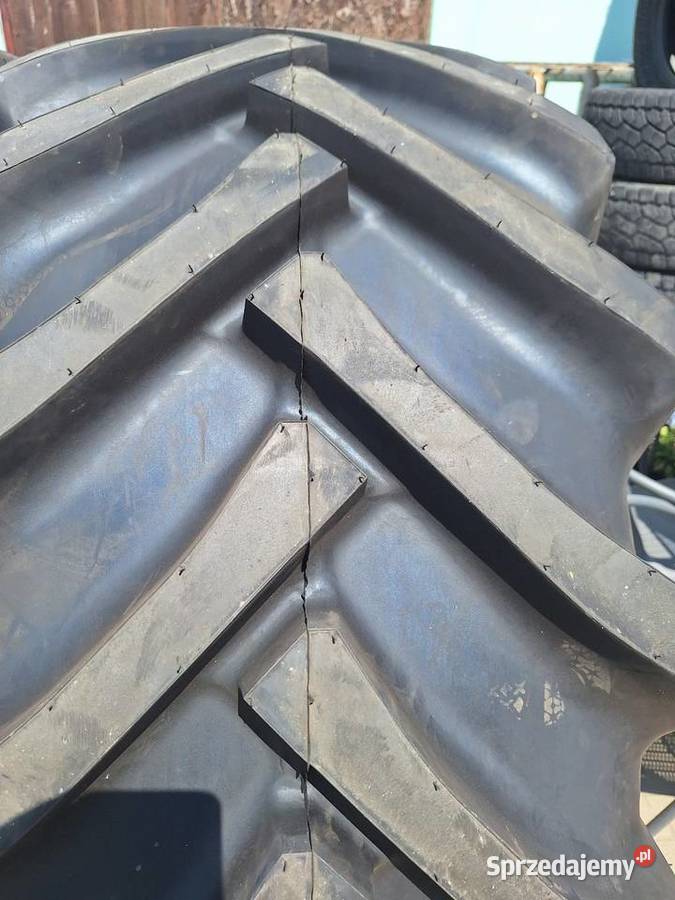 Opony 23126 18 PR Gruczno sprzedam
