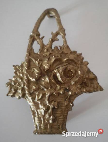 Urocza mosiężna ozdoba koszyk z kwiatami Niepołomice
