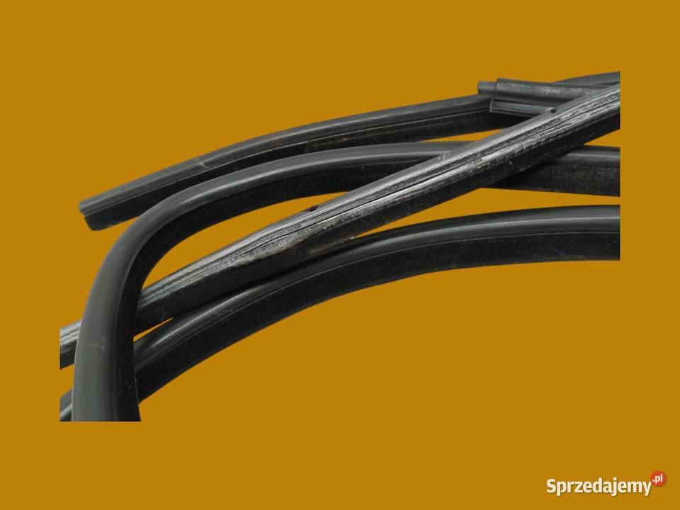 USZCZELKA DRZWI LEWY PRAWY TYŁ KPL WNĘKI SEDAN