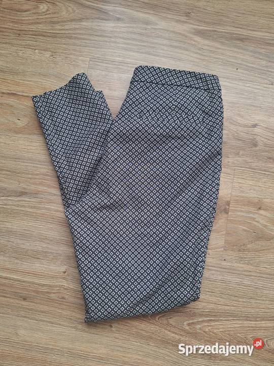 Świetne eleganckie spodnie Mohito z kieszeniami