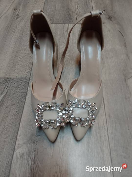 4041 Beżowe bogato zdobione czółenka wieczorowe