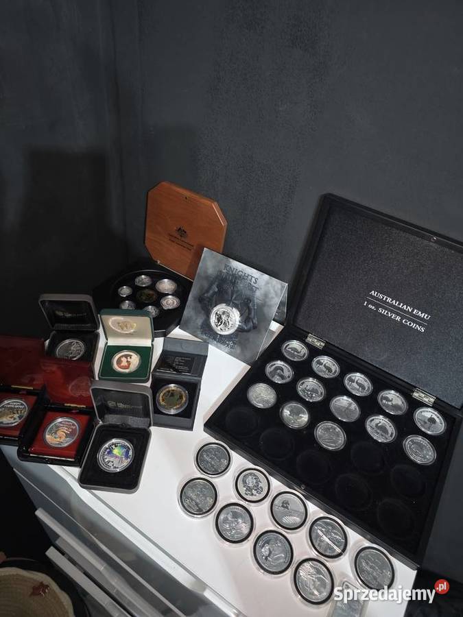 zestaw 32 srebrnych monet wagi 1 uncji próby 999